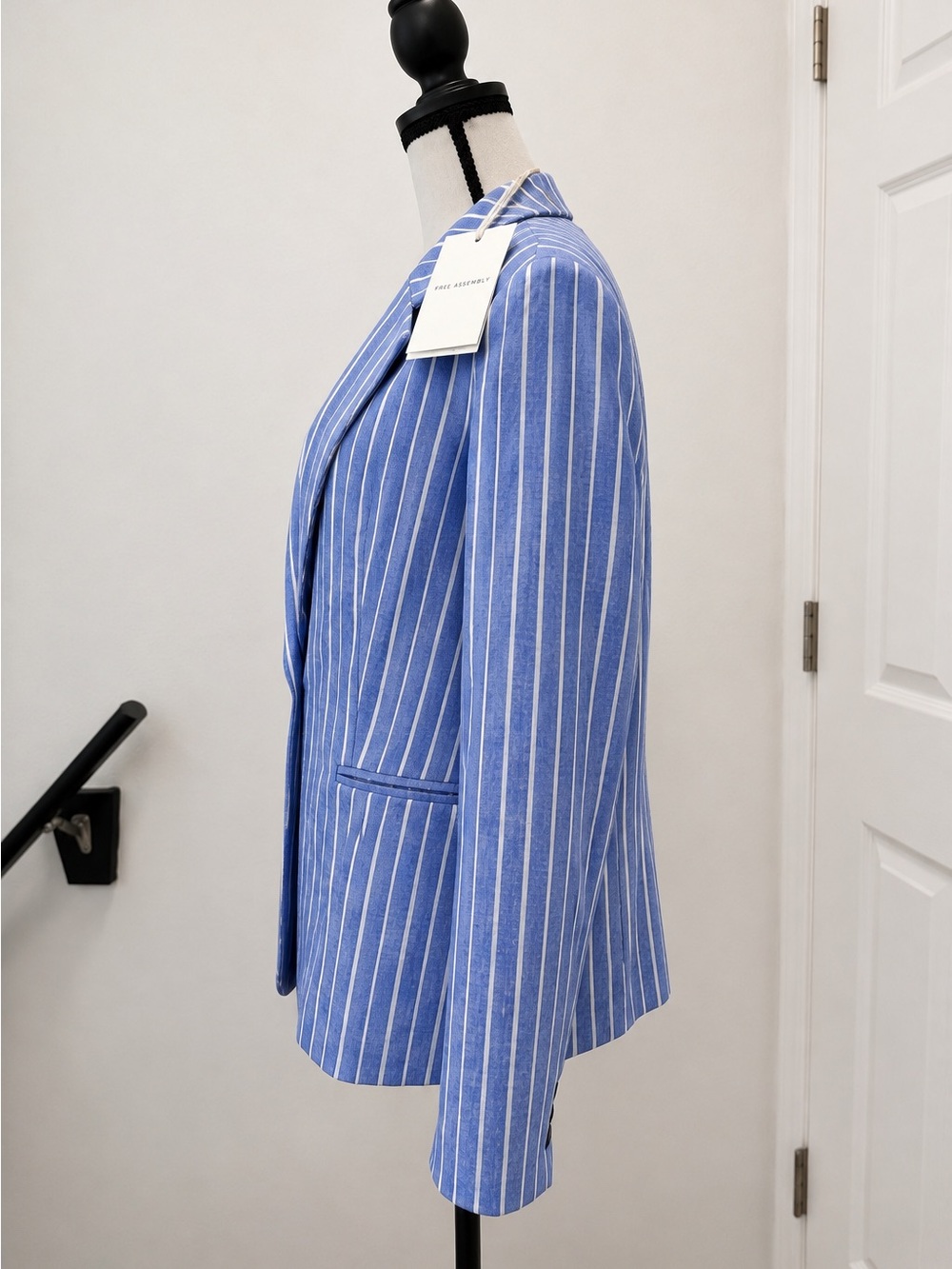 Free Assembly Blue Stripe Linen Blend Blazer – Size M - Picture 3 of 13